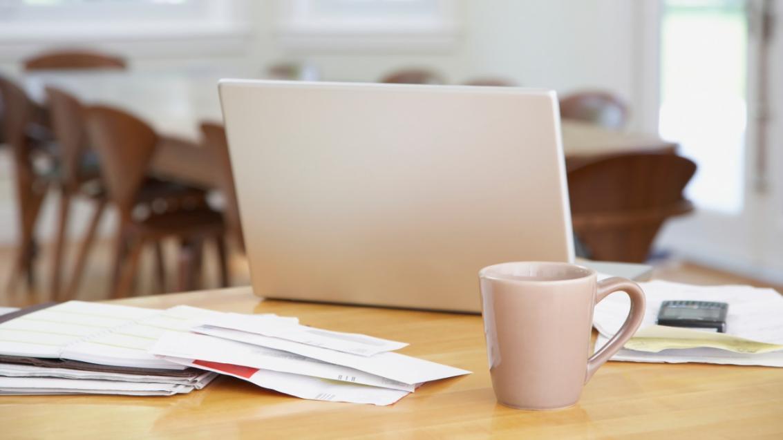 Equipo de rivonexauta trabajando en estrategias financieras